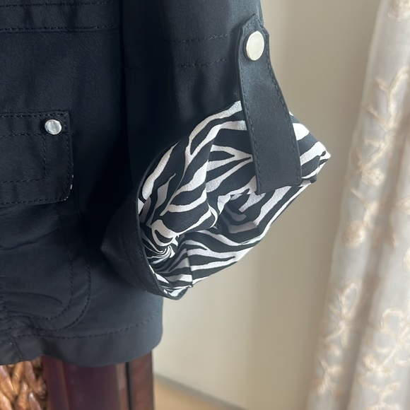 Energy by Chico’s size 2 jacket like new just too big for me black silver zebra - Picture 3 of 5